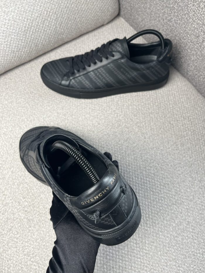 Tenis Givenchy Con Estampado Del Logo - Image 3