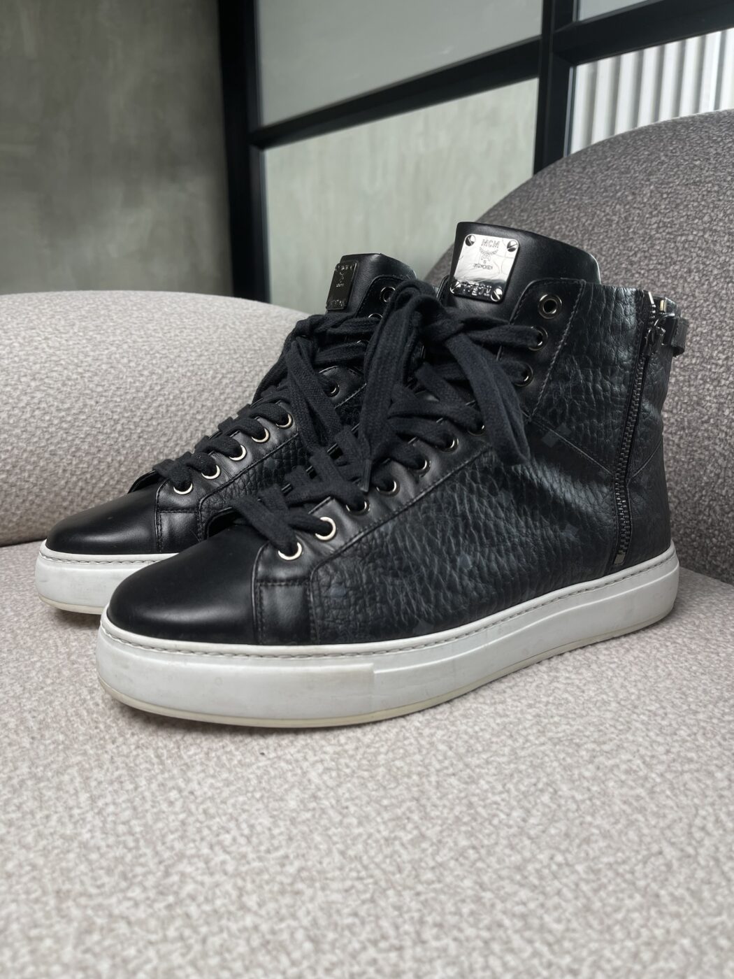 img_4206 Tenis MCM Diseño Alto - Image 1