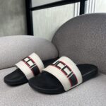 Sandalias Gucci Con Logo En Empeine