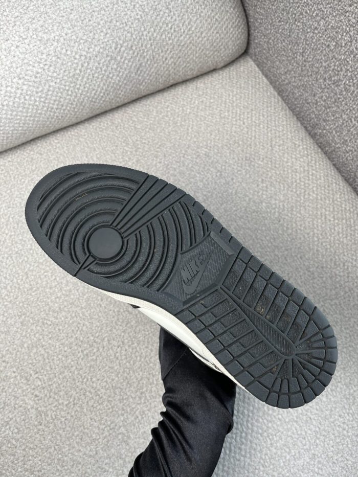 Tenis Nike Air Jordan I - Image 5