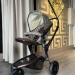 Coche Carolina Herrera Con Estampado Característico