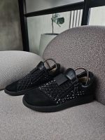 Tenis  Giuseppe zanotti en negro con textura geométrica