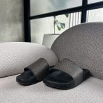 Michael Kors sandalias negras con monograma marrón