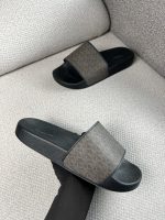 Michael Kors sandalias negras con monograma marrón - Image 2