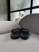 Sandalias Gucci con logo en dorado - Image 5
