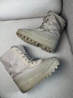 Botas Yeezy Season en lona beige - Image 3