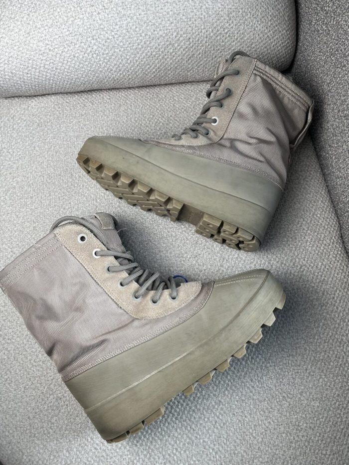 Botas Yeezy Season en lona beige - Image 3