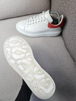 Tenis Alexander McQueen Oversized en piel blanca - Image 5
