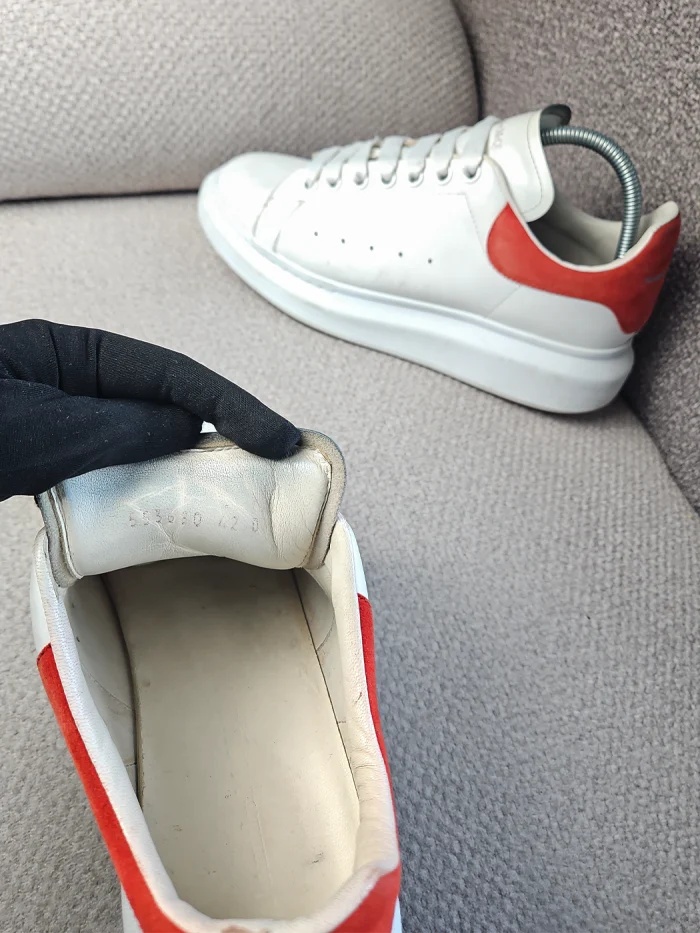 Tenis Alexander McQueen Oversized en piel blanca - Image 6