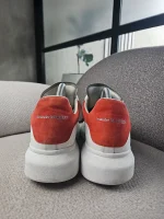Tenis Alexander McQueen Oversized en piel blanca - Image 4