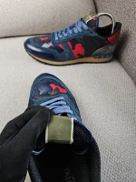 Tenis Valentino Garavani Camouflage en azul y rojo - Image 6