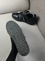Tenis Valentino Garavani Rockstud Sneakers en piel negra - Image 3