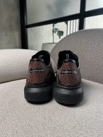 Tenis Alexander McQueen Oversized en cuero negro iridiscente - Image 6