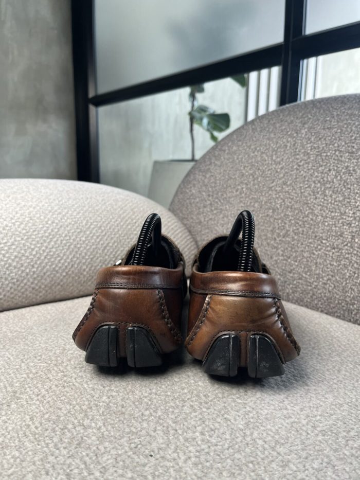 Mocasines Salvatore Ferragamo Con Placa Característica - Image 5