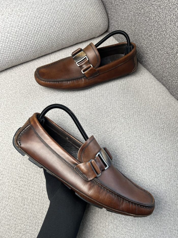 Mocasines Salvatore Ferragamo Con Placa Característica - Image 2