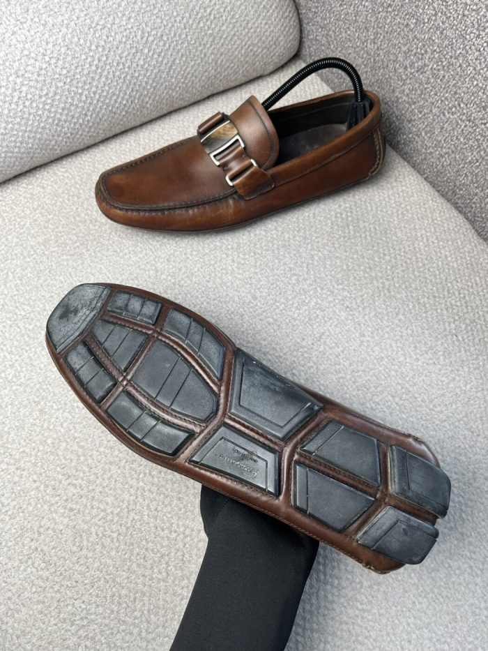 Mocasines Salvatore Ferragamo Con Placa Característica - Image 4