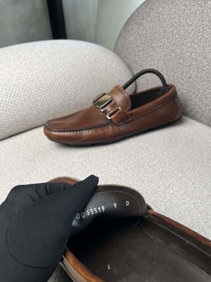 Mocasines Salvatore Ferragamo Con Placa Característica - Image 3