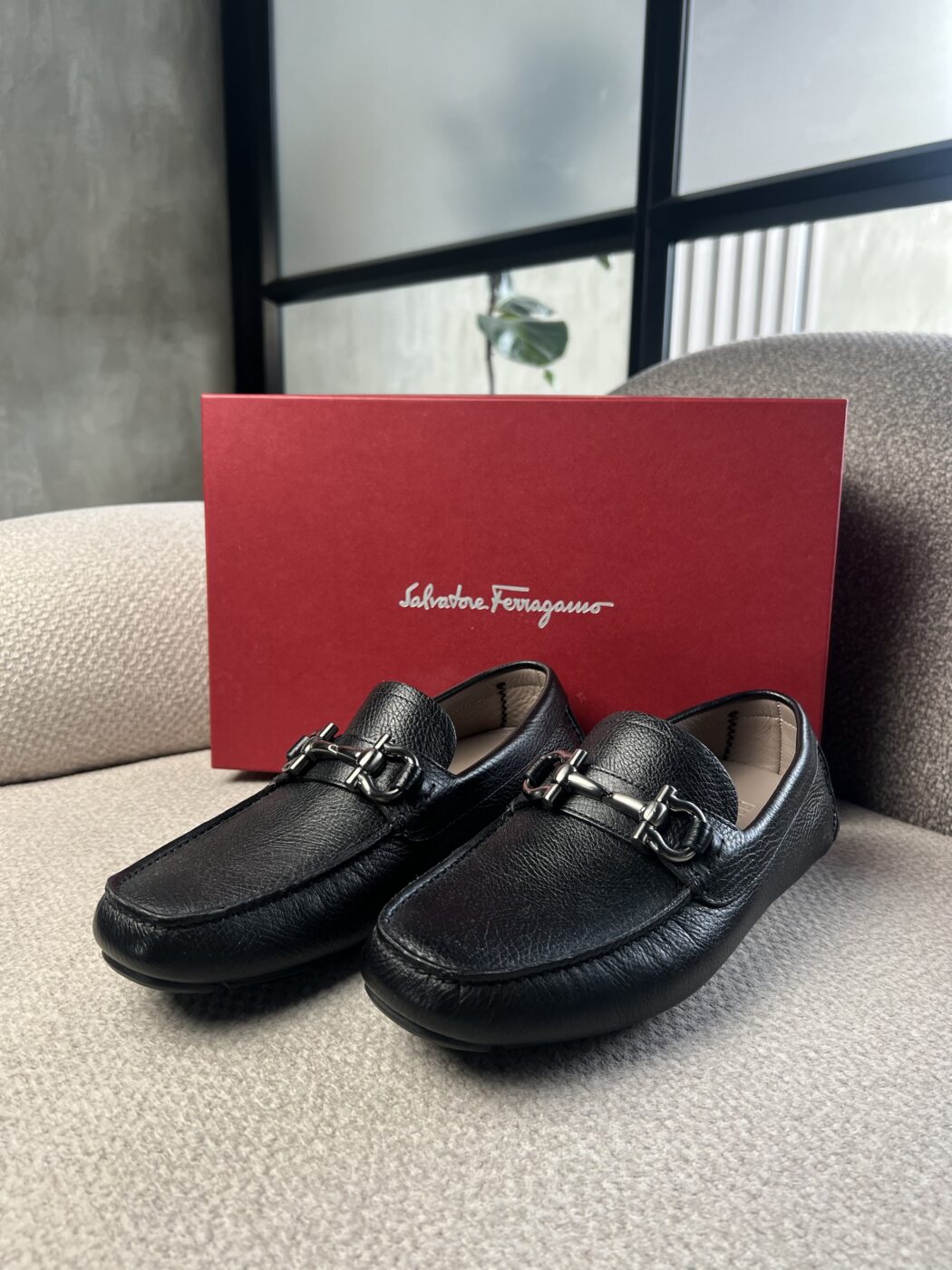 img_5945 Mocasines Salvatore Ferragamo Con Hebilla Característica - Image 1
