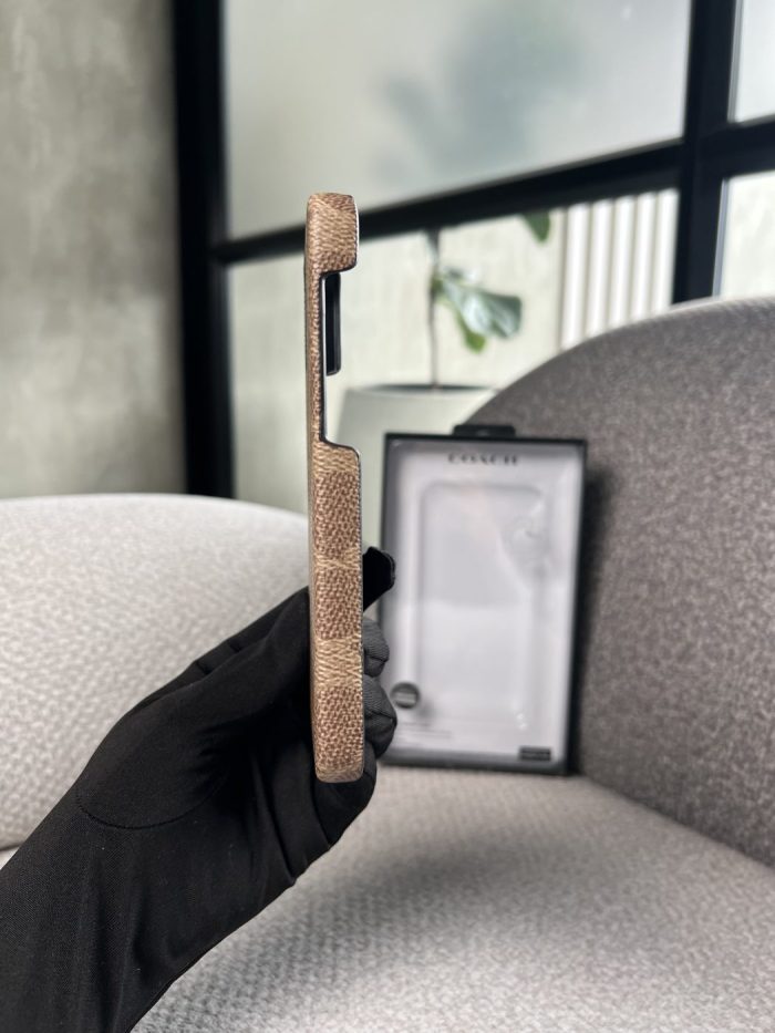 Forro Celular Coach, IPhone 12/13 Pro - Image 4