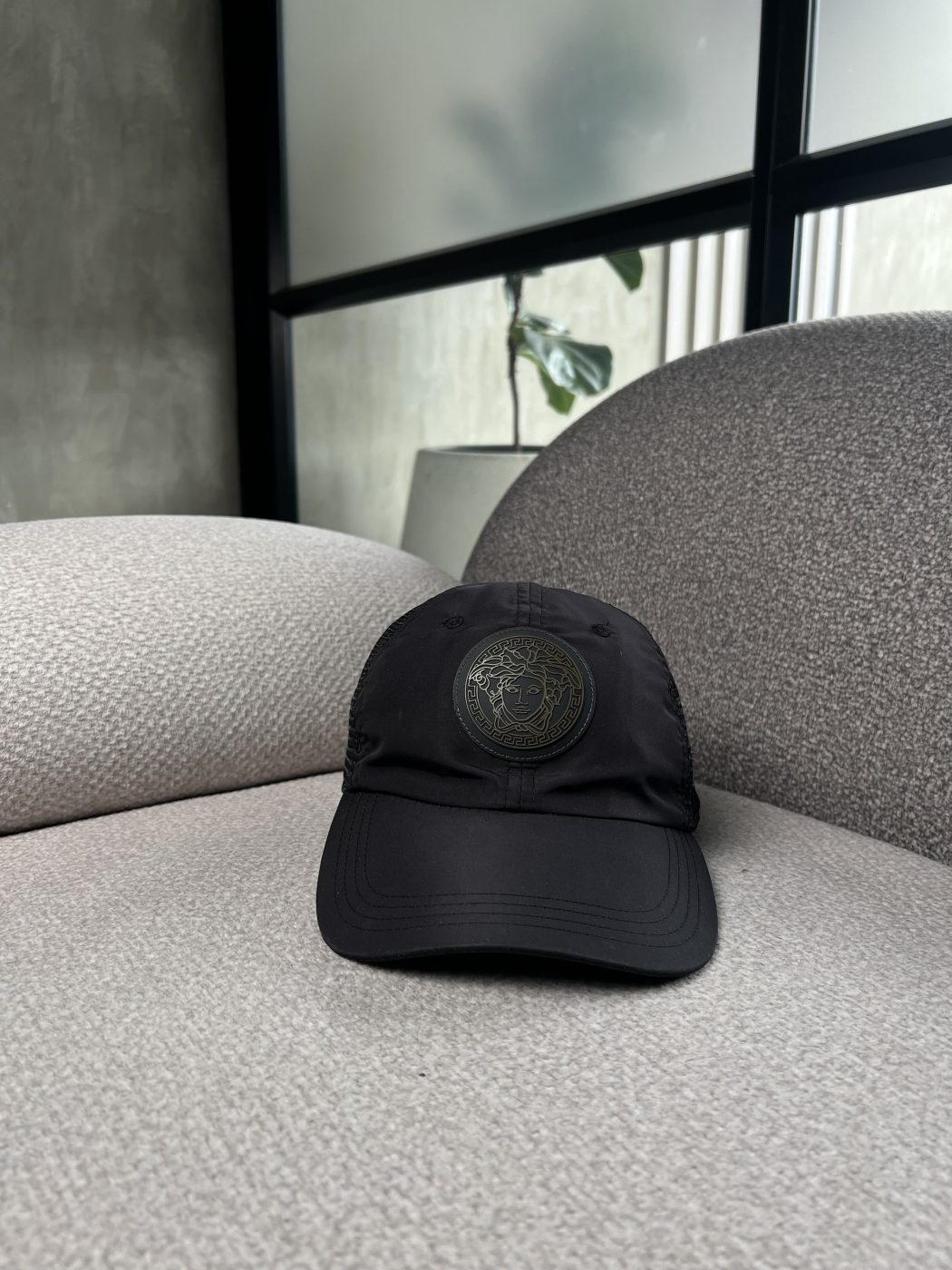 img_1282 Gorra Versace Con Logo - Image 1