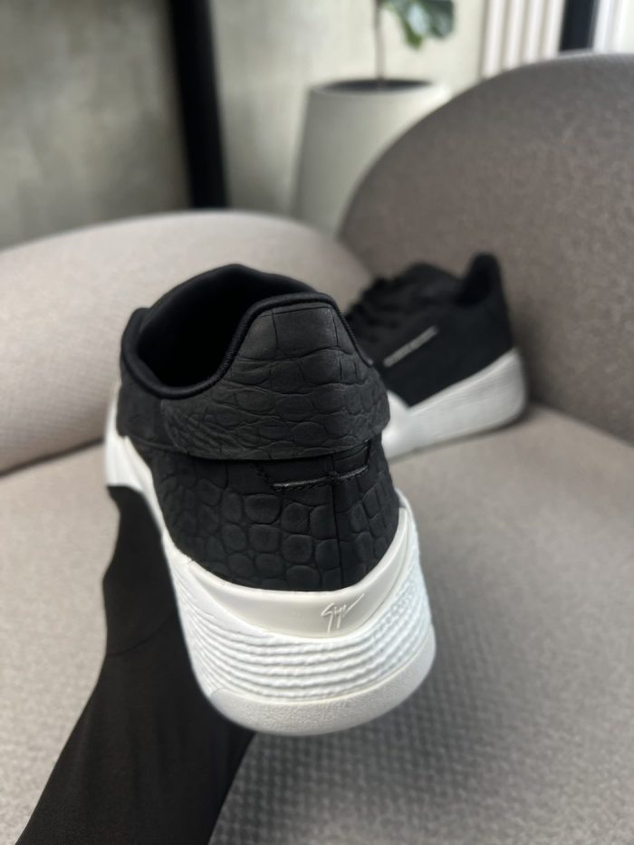 Tenis Giuseppe Zanotti Suela Gruesa - Image 4