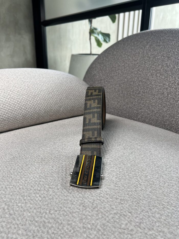 Cinturón Fendi Con Hebilla Característica - Image 2