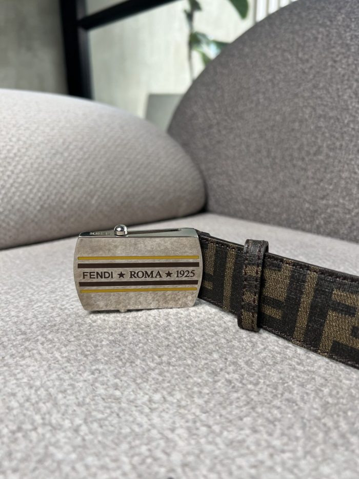 Cinturón Fendi Con Hebilla Característica - Image 3