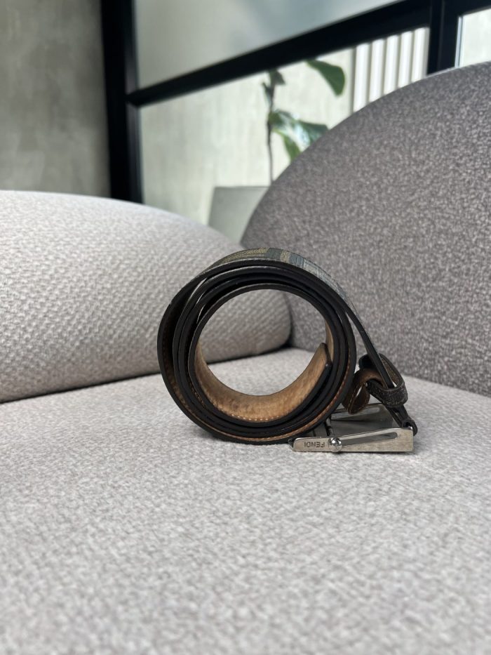 Cinturón Fendi Con Hebilla Característica - Image 7