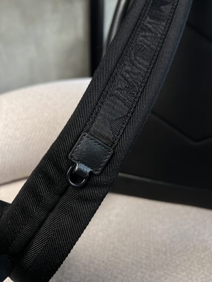 Backpack MCM Con Placa - Image 5
