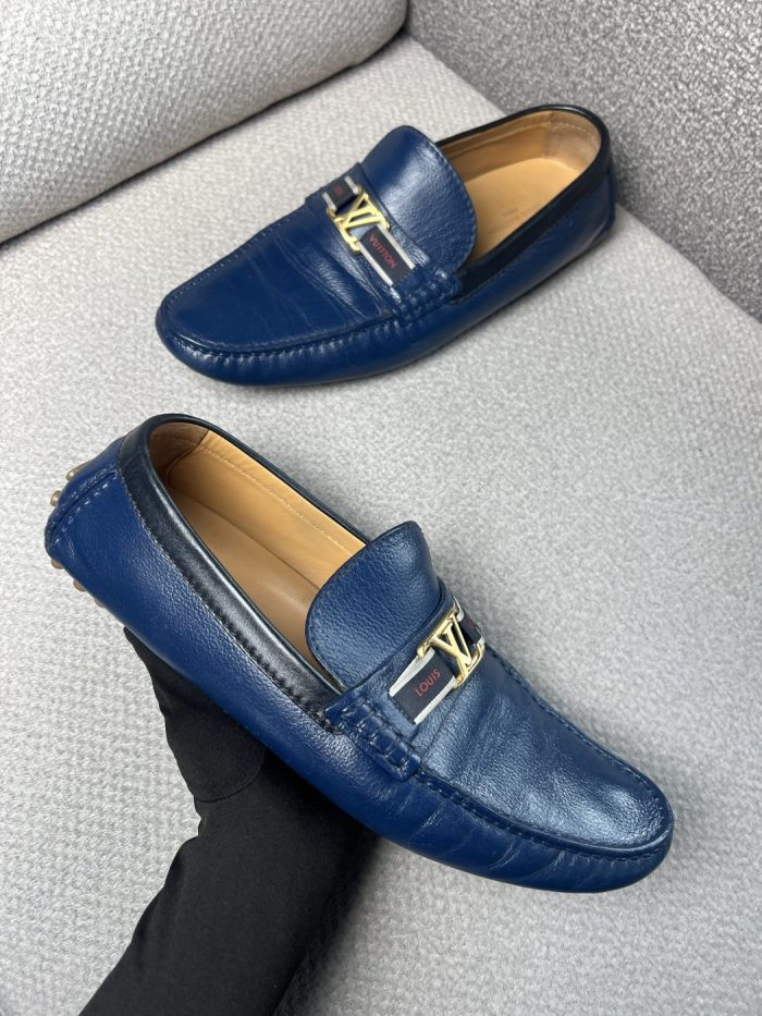 Mocasines Louis Vuitton Con Hebilla Característica - Image 2