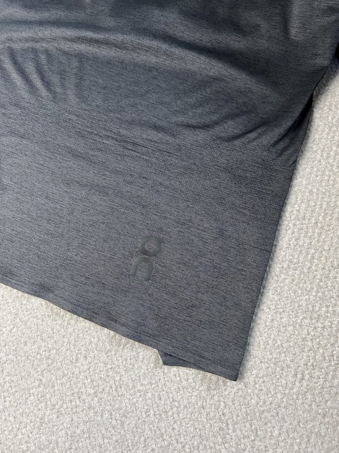 Camiseta On Deportiva Con Logo - Image 3