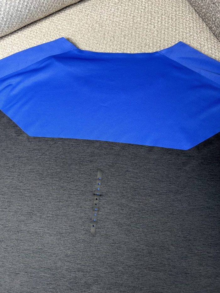 Camiseta On Deportiva Con Logo - Image 4