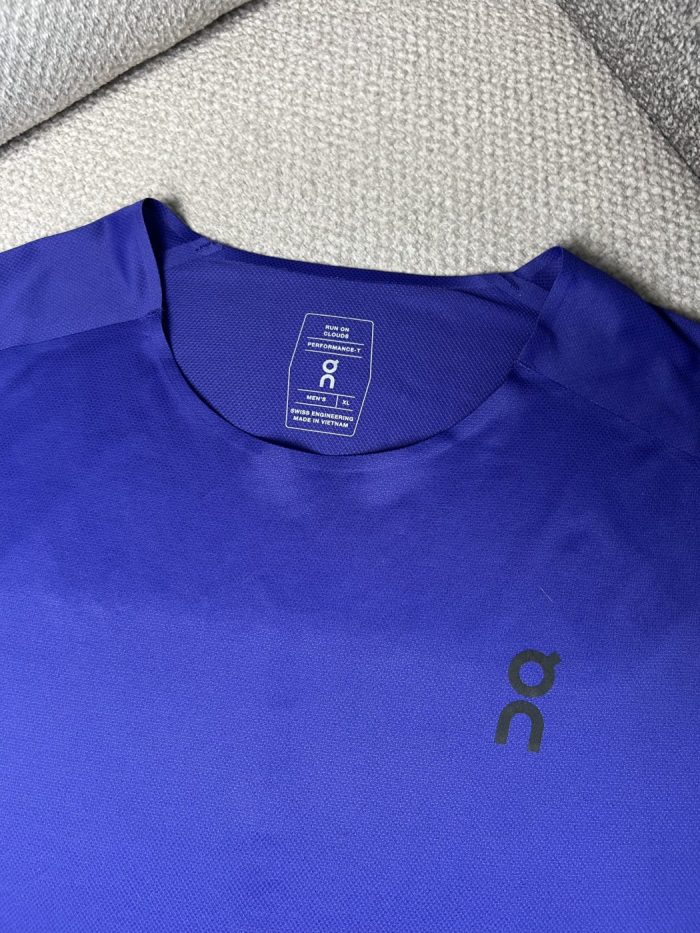 Camiseta On Deportiva Con Logo - Image 2