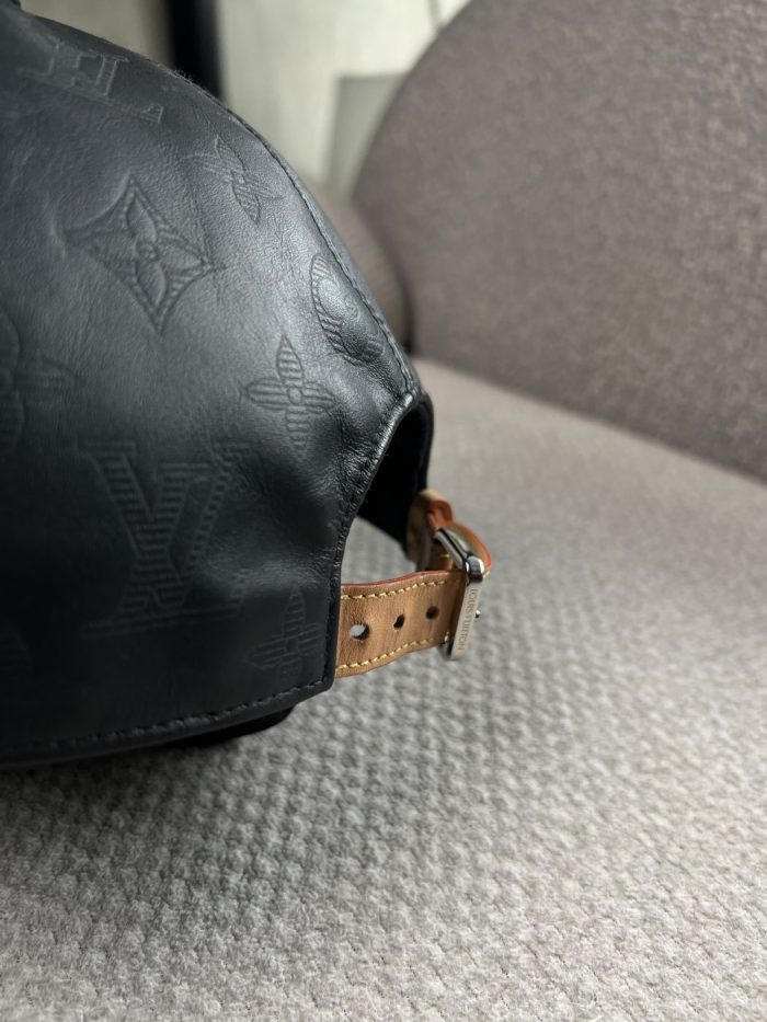 Gorra Louis Vuitton Con Logo Característico - Image 3