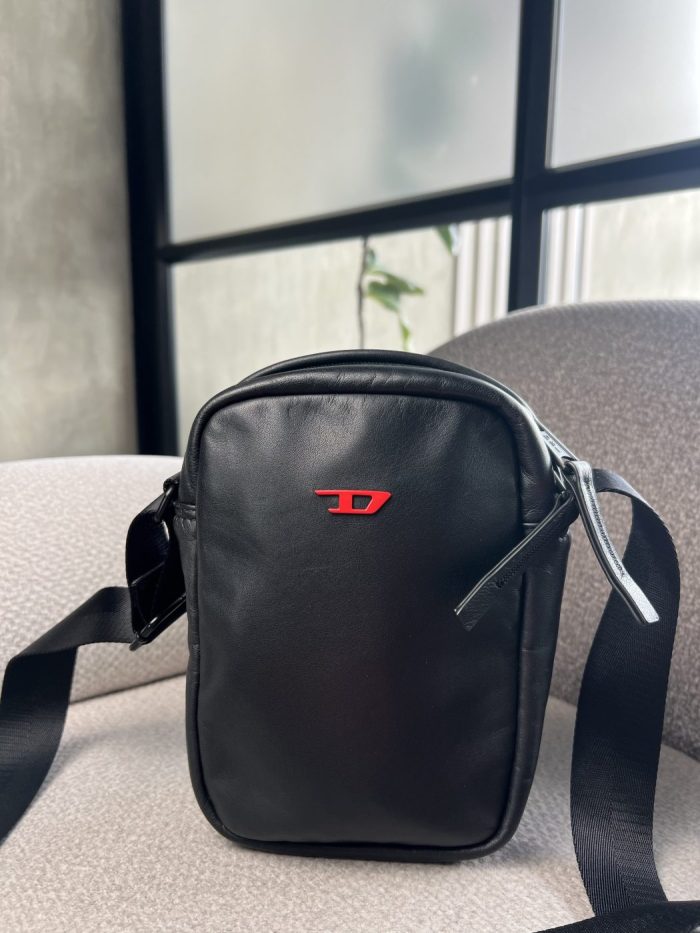 Bolso Diesel Con Logo - Image 2