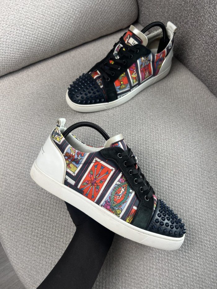 Tenis Christian Louboutin Con Estampado Gráfico - Image 2