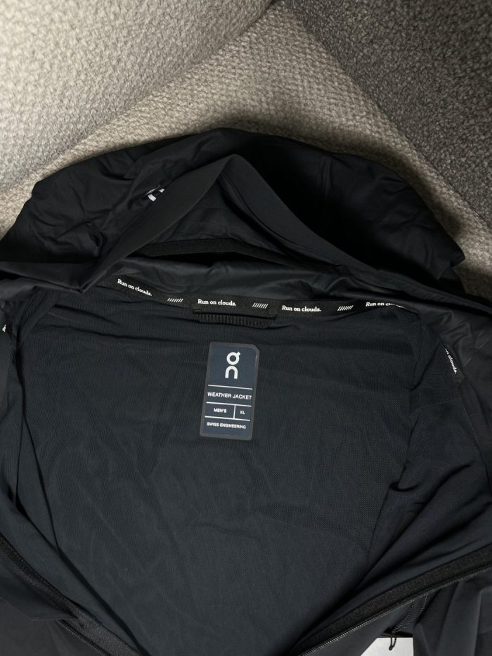 Chaqueta On Con Logo - Image 3