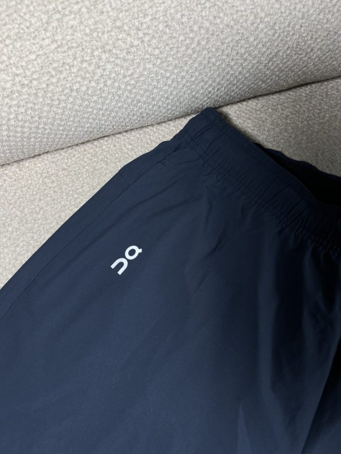 Pantalón On Deportivo Con Logo - Image 3