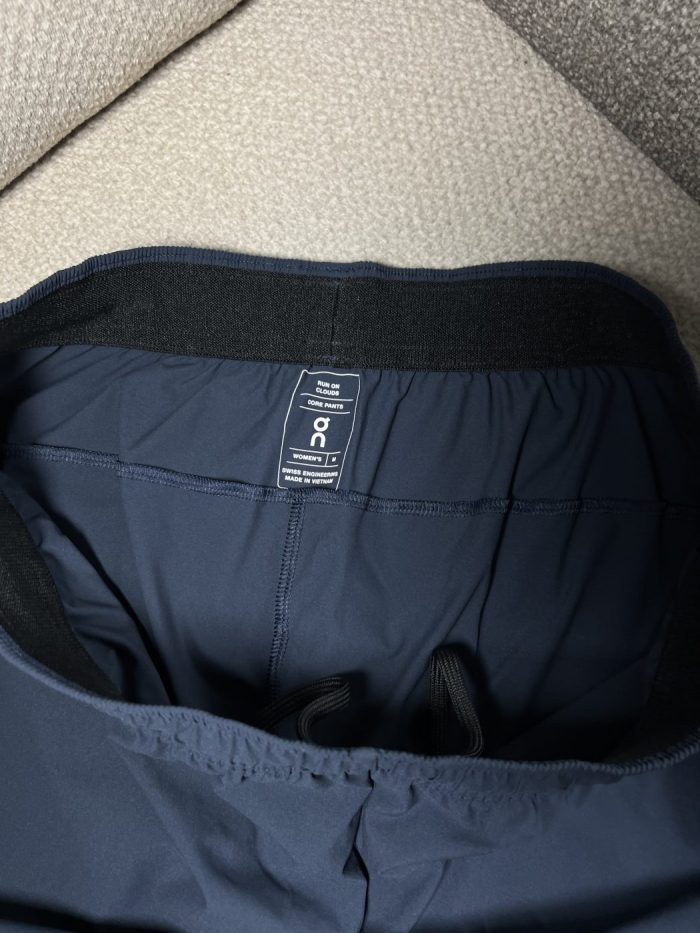 Pantalón On Deportivo Con Logo - Image 2