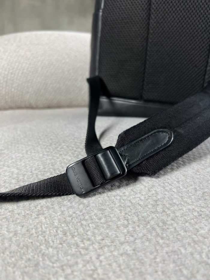 Backpack Louis Vuitton Racer Monogram Shadow Relieve - Image 7