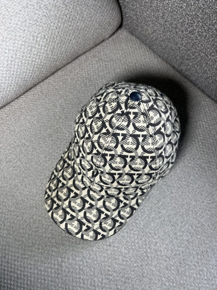 Gorra Salvatore Ferragamo - Image 4