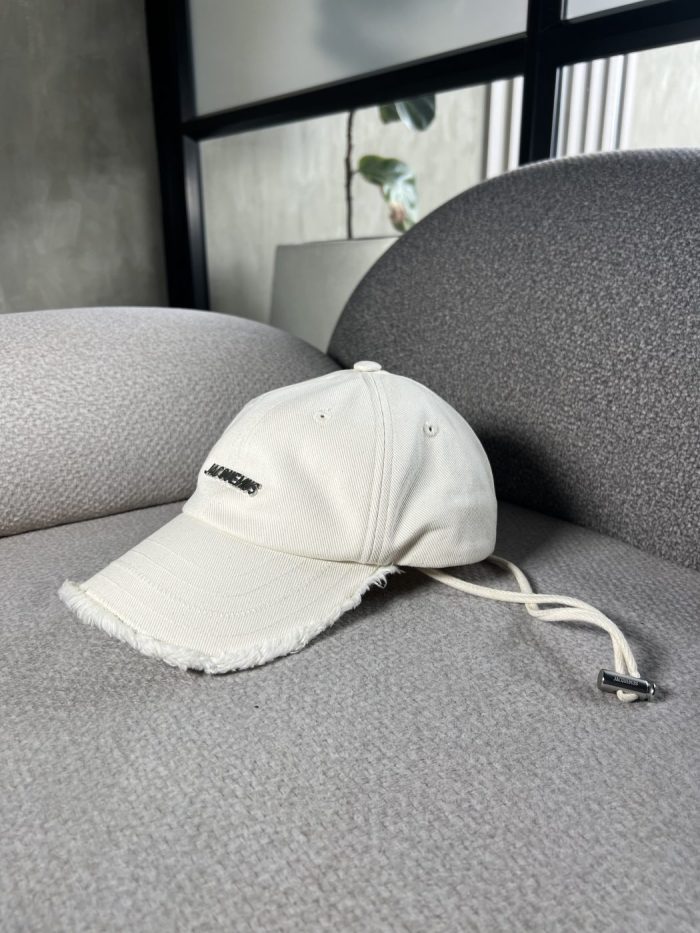 Gorra Jacquemus Con Logo - Image 2