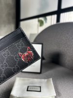 Tarjetero Gucci Con Estampado Gráfico - Image 2