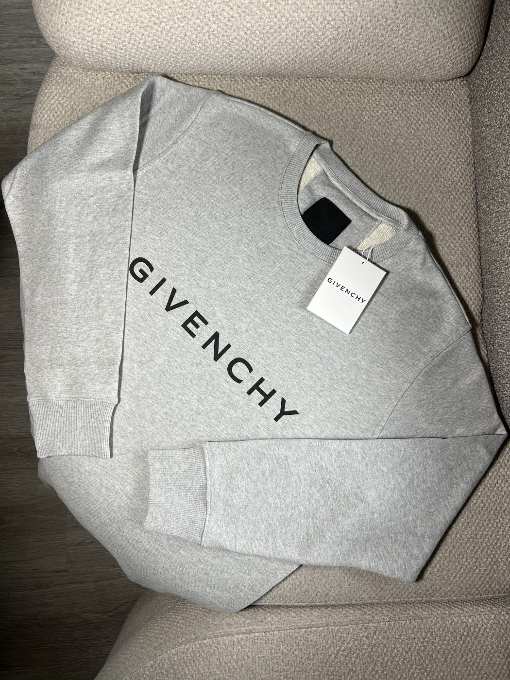img_9757-3 Suéter Givenchy Con Logo - Image 1